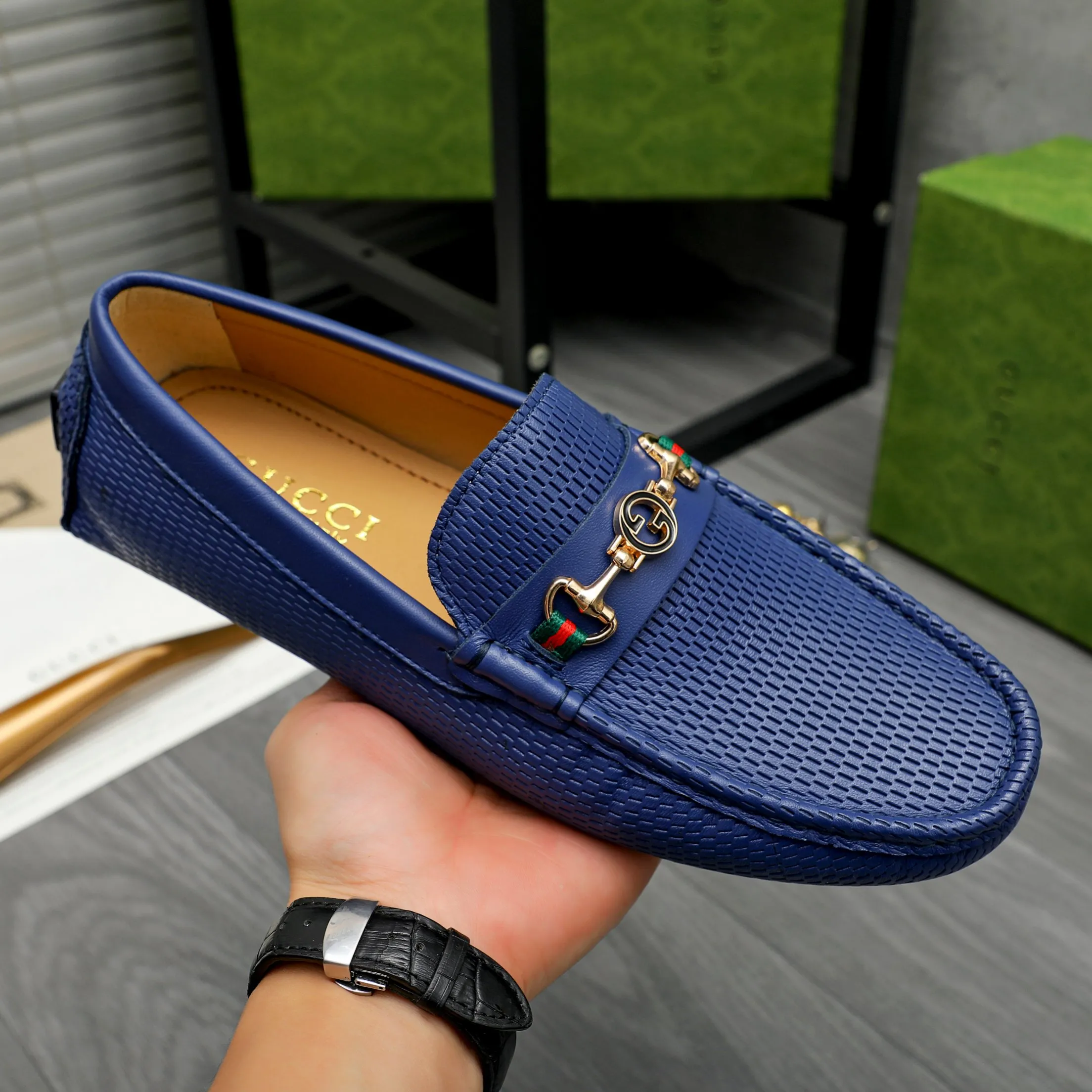 Men's shoes 💰p420 Product trademark: GUCCI (Gucci) casual slip-on men's shoes Regular size: 38-44 Product materials: Selected hollow cowhide upper, sheepskin lining, rubber outsole